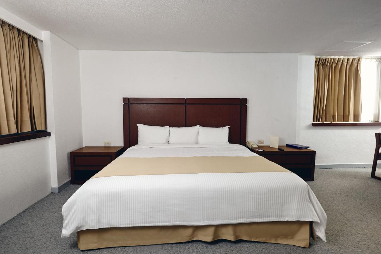 Zimmer mit Kingsize-Bett