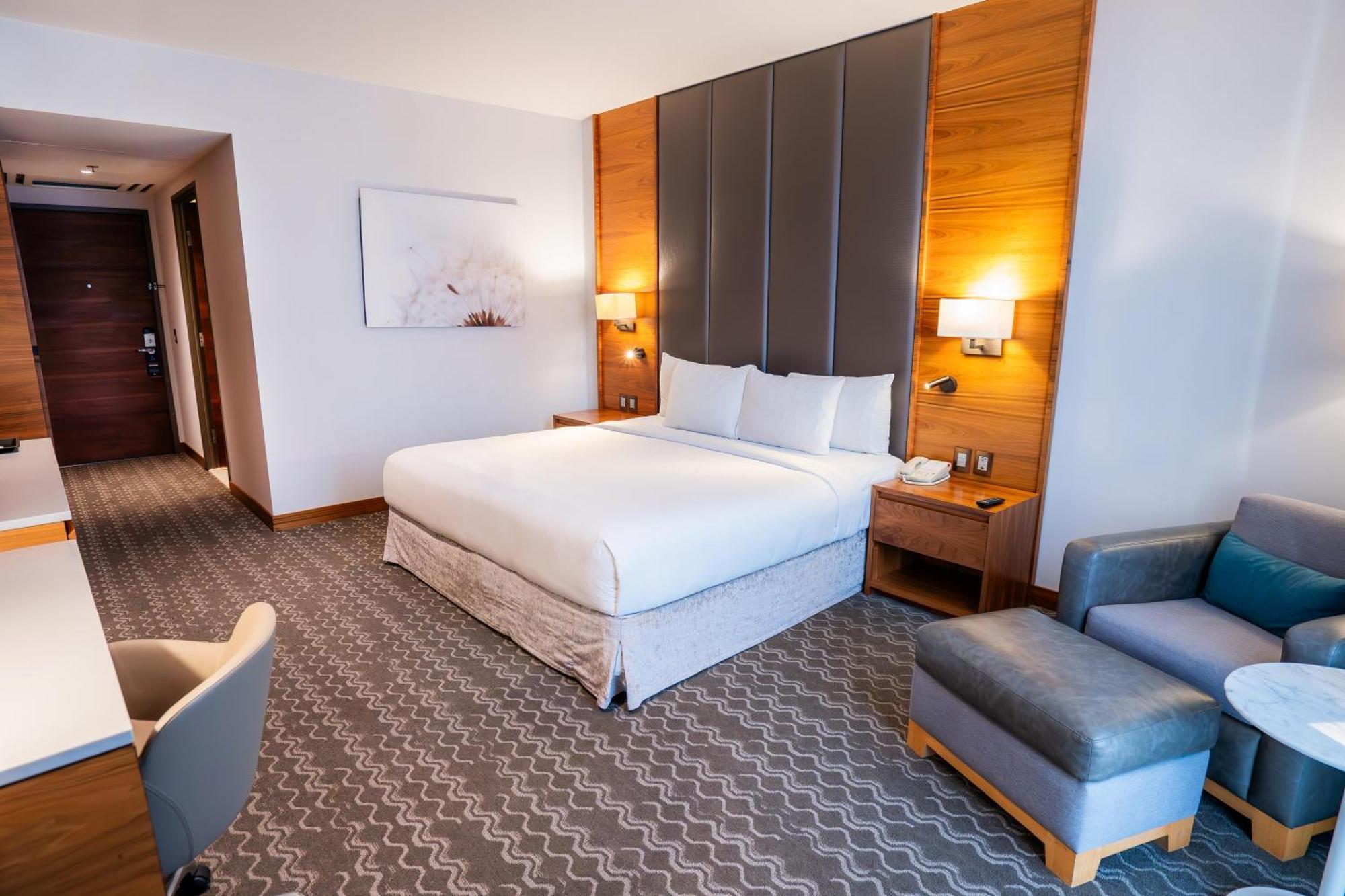 Zimmer mit Kingsize-Bett